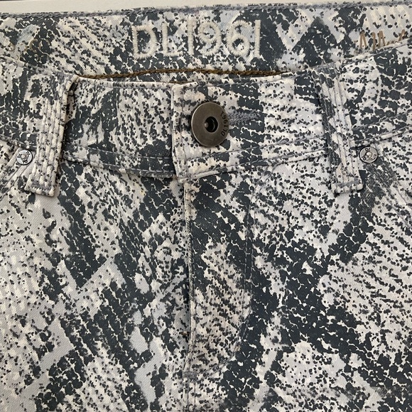 DL1961 Emma Legging Jean's Jagger New Snake Print, Grey and White, Sz 26 - Picture 9 of 15